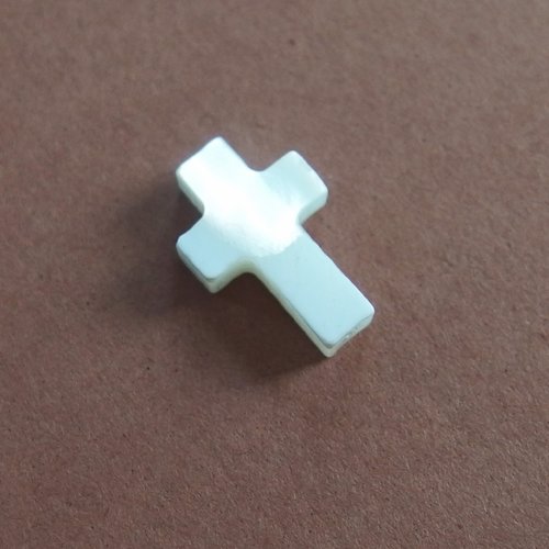 Perle croix nacre 1,3cm