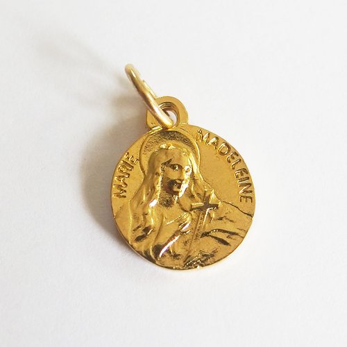 Breloque médaille sainte marie-madeleine métal doré 1,5cm