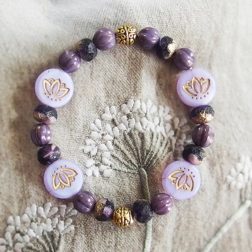 Bracelet vintage fleurs de lotus perles verre tchèque de bohème