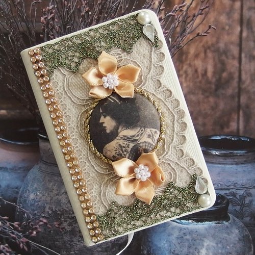 Petit carnet vintage "à l'ombre d'une jeune fille en fleur"