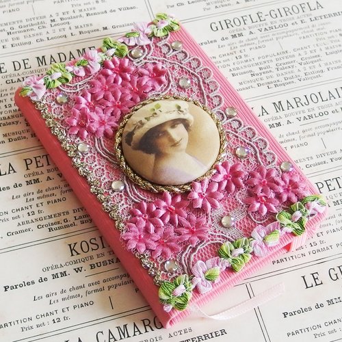 Petit carnet vintage shabby liberty "jeune fille en fleur"