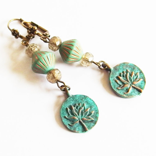 Boucles d'oreilles yoga zen lotus patine vert-de-gris