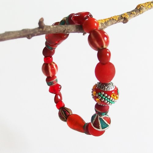 Bracelet tribal ethnique boho chic perles verre recyclé os de yak céramique kashmiri