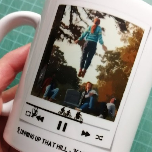 Mug tasse céramique personnalisable prénom - stranger things 024 kate bush running up that hill