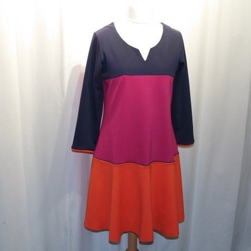 Robe trapèze ample colorée en jersey punto milano orange rose et bleu marine