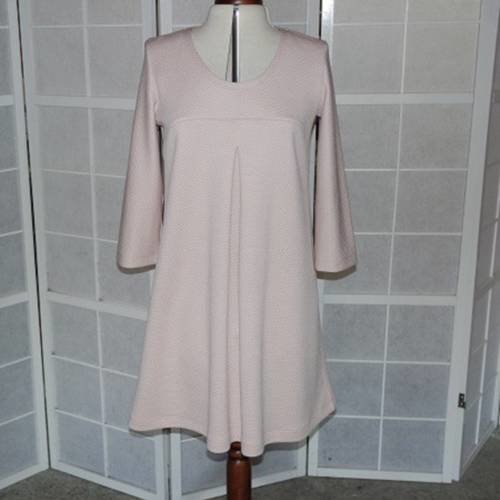 Réservée / robe trapèze à manches 3/4 avec pli creux devant - tissu fourni par la cliente