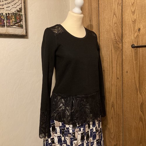 Réservée - pull avec détails dentelle de couleur noir