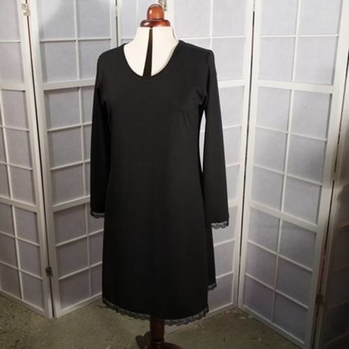 Robe trapèze à manches longues en crêpe jersey noir 
