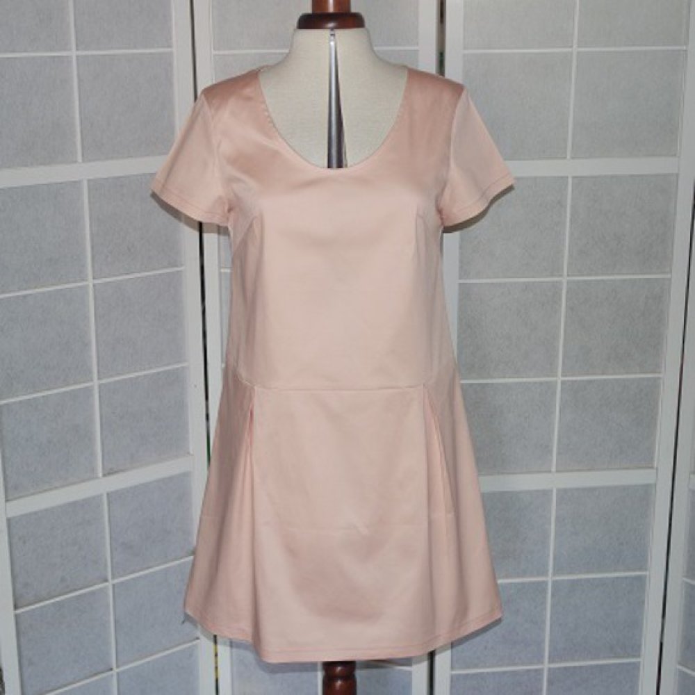 Robe trapèze ample à manches courtes encolure ronde Un grand marché