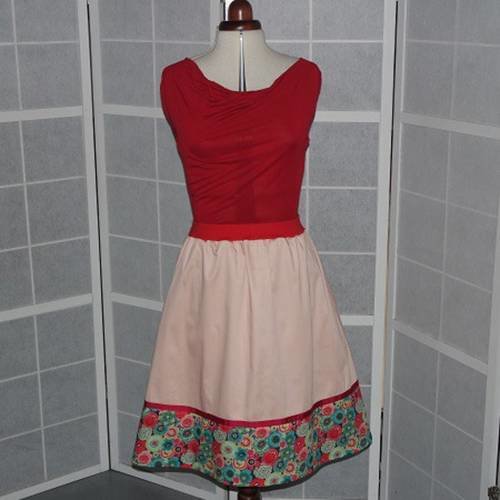 Jupe trapèze taille élastique en coton rose et tissu coton motifs fleurs multicolores 
