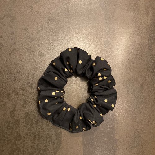 Chouchou scrunchy élastique cheveux, bracelet tissu, motifs pois dorés sur fond noir