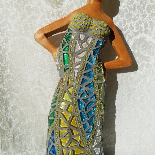 Sculpture de femme africaine mosaïque