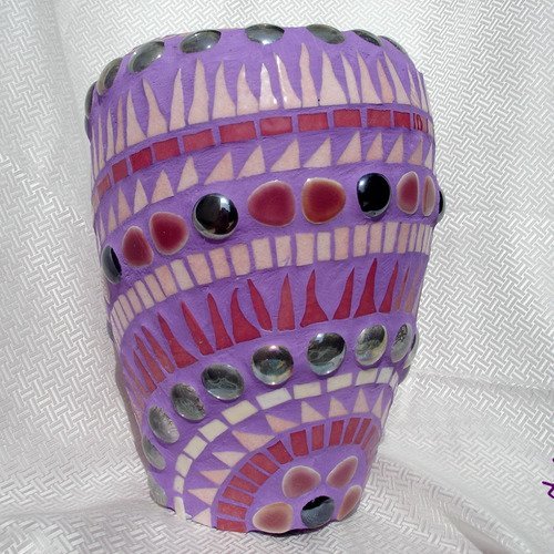 Vase mosaique. violet et rose. emaux de briare.