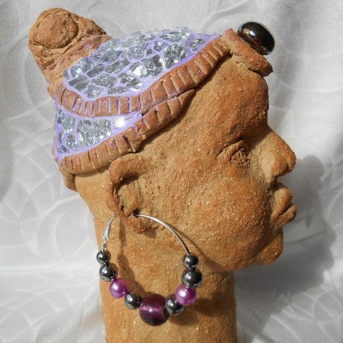 Sculpture mosaïque femme africaine, marron et violet.