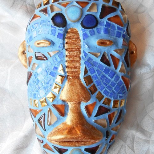 Masque africain sculpture mosaïque, bleu et or.