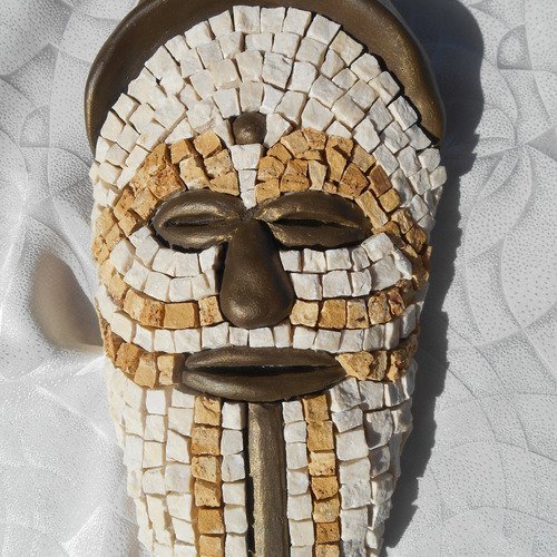 Masque africain en mosaïque pierres naturelles