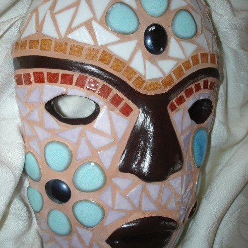 Masque africain sculpture mosaïque, beige, émaux de briare.