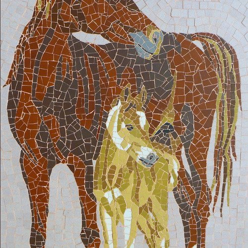 Tableau en mosaïque, jument et son poulain, mosaïques romaines, marron, rose, décoration.