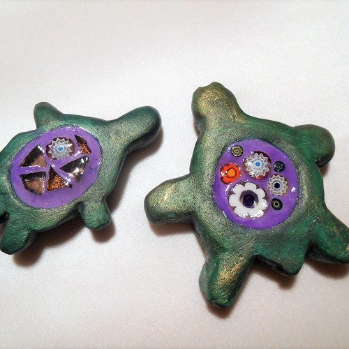 2 magnets tortues en mosaïque et terre cuite. 