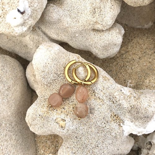 Boucles d’oreilles en pierre de soleil – créoles pendantes dorées, bijoux bohème chic