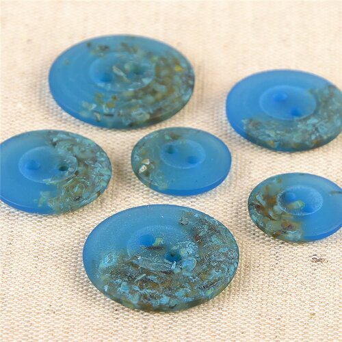 Lot de 6 boutons ronds 2 trous copeaux 19mm bleu