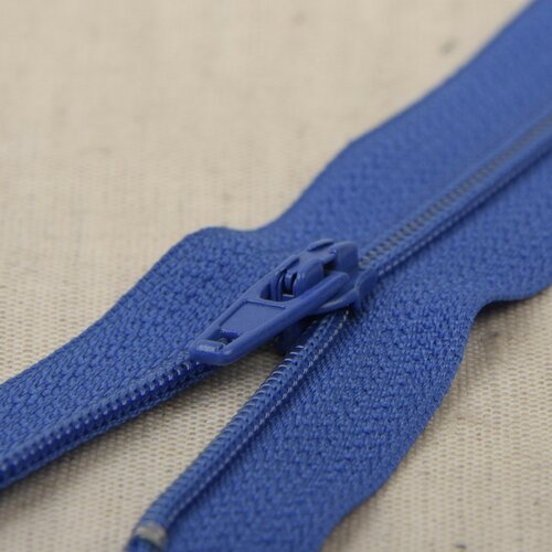 Fermeture fine polyester n°2 couleur bleu outre-mer