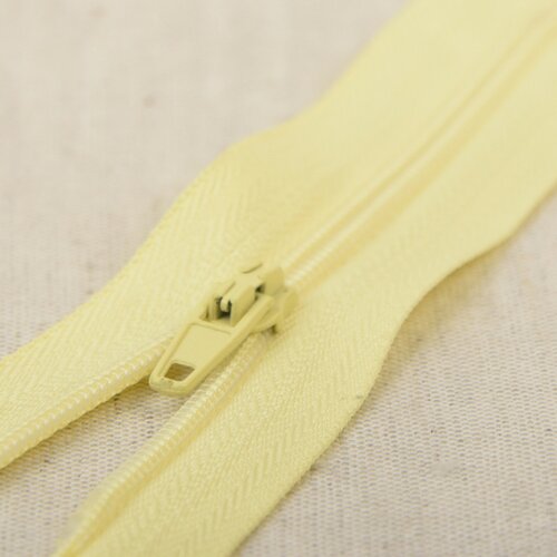 Fermeture fine polyester n°2 couleur jaune paille