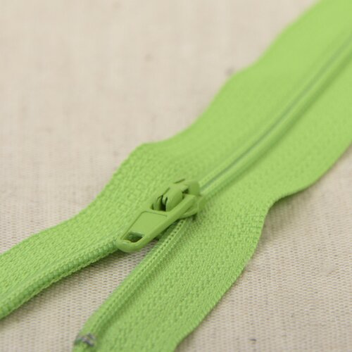 Fermeture fine polyester n°2 couleur vert gazon