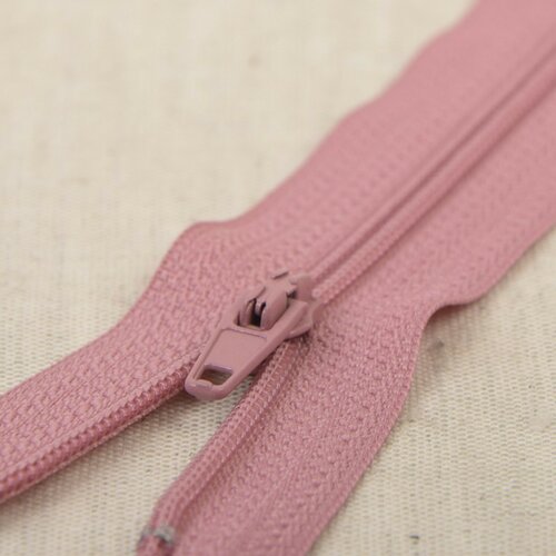 Fermeture fine polyester n°2 couleur rose minois