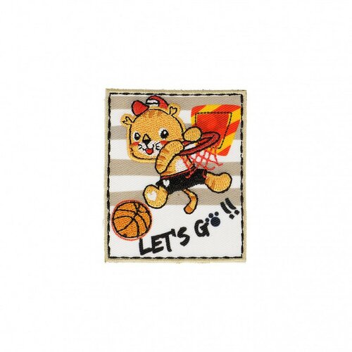 Lot de 3 écussons thermocollants grand lionceau au basketball 4,5cm x 6cm