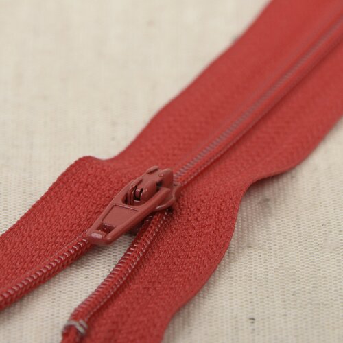 Fermeture fine polyester n°2 rouge