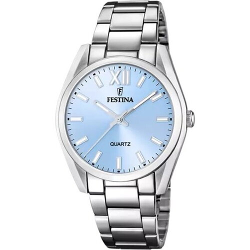 Montre femme bracelet métal fond bleu clair