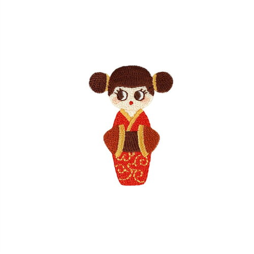 Ecusson thermocollant poupée en kimono orange 4,5cm x 3,1cm