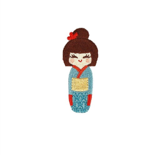 Ecusson thermocollant poupée en kimono bleu 5,2cm x 2,2cm