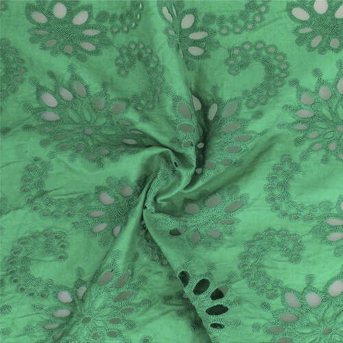 Broderie anglaise 100% coton fleurs vert nil au mètre