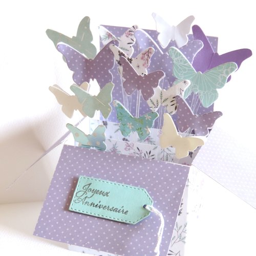 Carte anniversaire popup papillons.