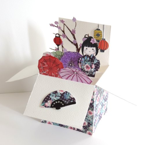 Carte anniversaire popup, poupée japonaise.