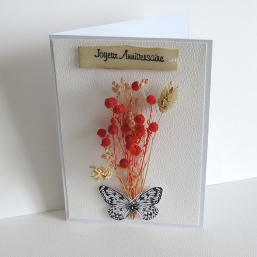 Carte anniversaire, carte fleurs séchées et papillon