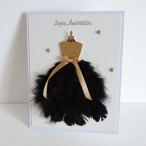 Carte anniversaire femme, robe en plumes