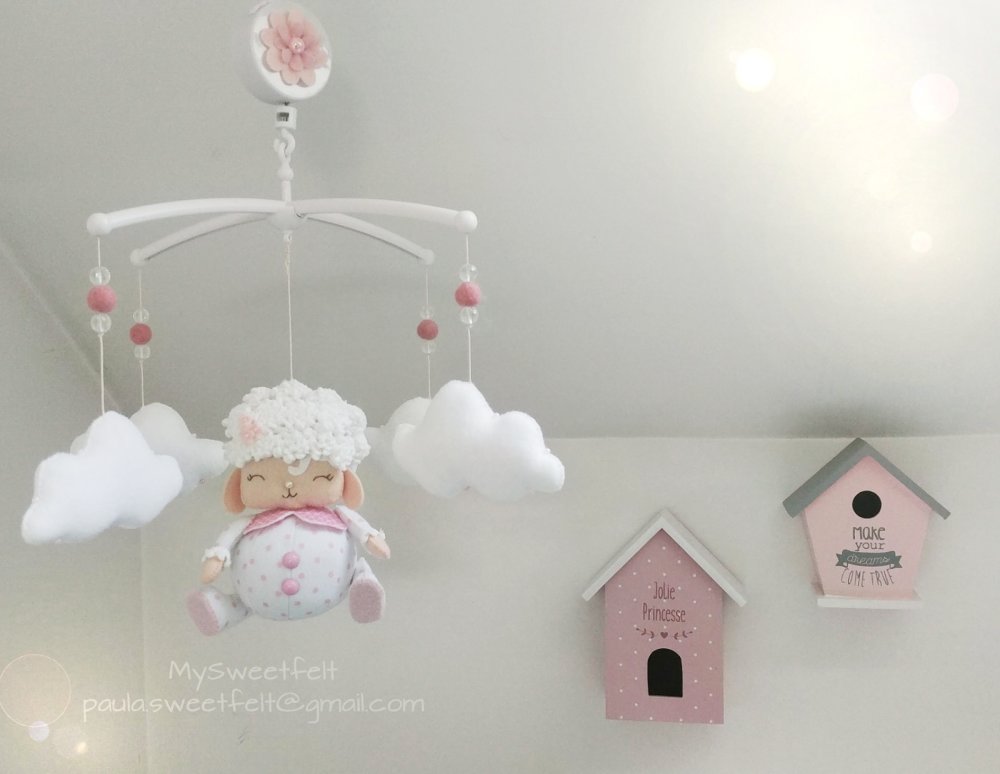 Mobile Musical Petit Mouton Cadeau Naissance Deco Chambre Bebe Eveil Bebe Petits Moutons Nuages Un Grand Marche