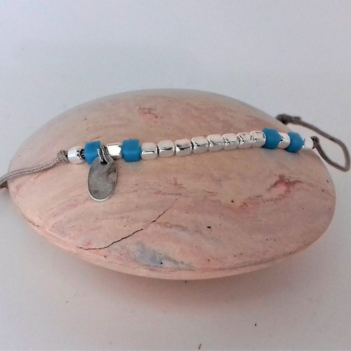 Bracelet cordon perles bleu turquoise cubes d'argent