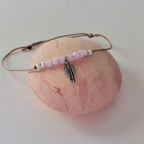 Bracelet cordon plume d'argent perles rose pastel