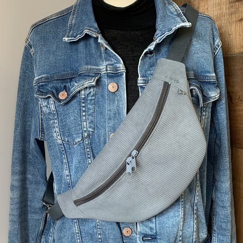 Sac banane en velours bleu gris