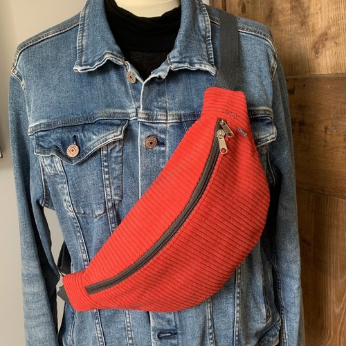 Sac banane en velours rouge