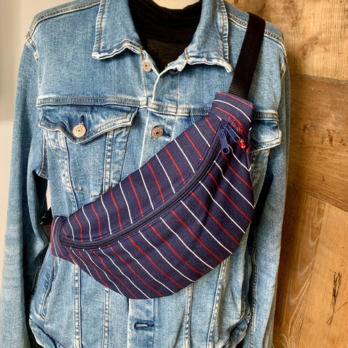 Sac banane bleu marine à rayures