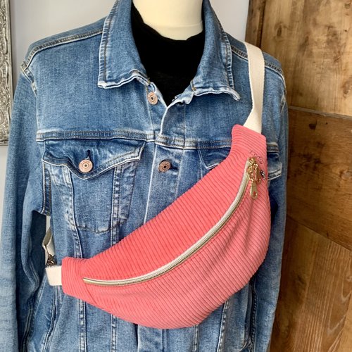 Sac banane en velours rose corail