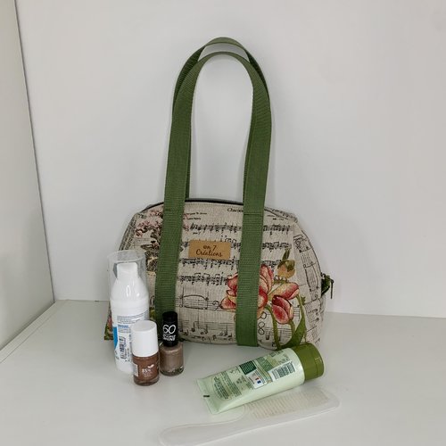 Grande trousse de toilette à motifs partitions de musique