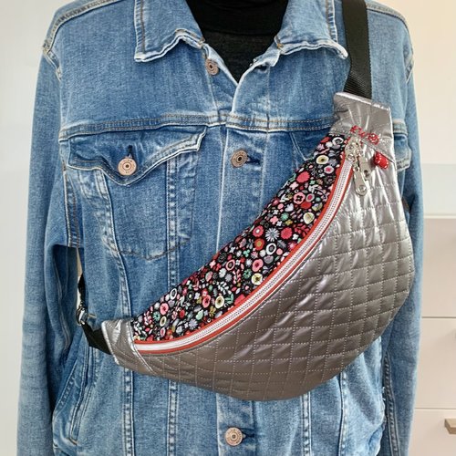 Sac banane matelassé argenté et fleuri