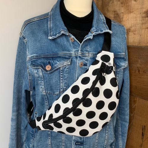 Sac banane blanc à pois noirs