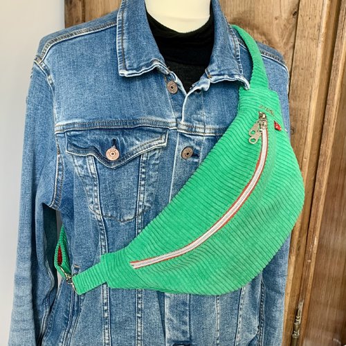 Sac banane en velours vert flashy